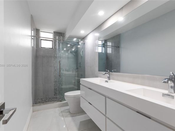 2500 Parkview Dr 1121, Hallandale Beach FL 33009