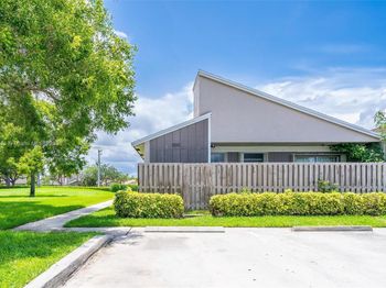 500 S Woodgate Cir