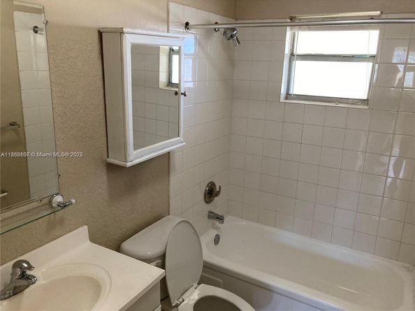 4831 NW 9 Ct, Plantation FL 33317