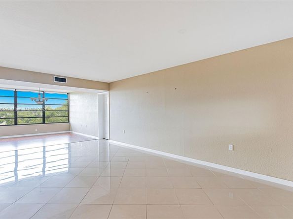 1705 Whitehall Dr 401, Davie FL 33324
