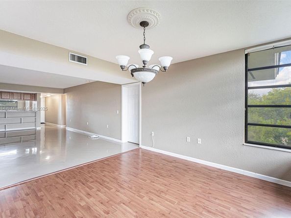 1705 Whitehall Dr 401, Davie FL 33324