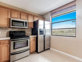 1705 Whitehall Dr 401, Davie FL 33324