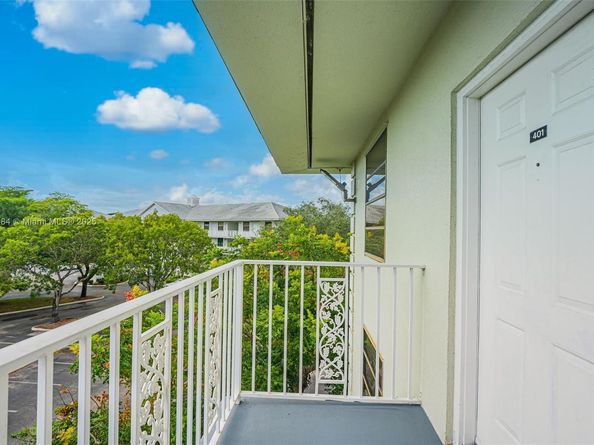 1705 Whitehall Dr 401, Davie FL 33324