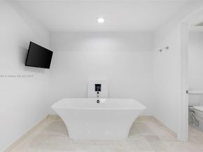 17111 Biscayne Blvd 1110, North Miami Beach FL 33160