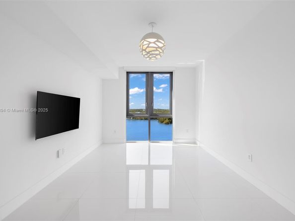 17111 Biscayne Blvd 1110, North Miami Beach FL 33160