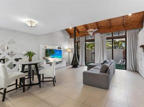 10911 Cedar Ln, Pembroke Pines FL 33026