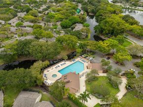 9360 S Chelsea Dr S, Plantation FL 33324