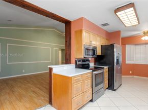 9360 S Chelsea Dr S, Plantation FL 33324