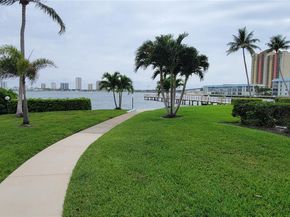 3040 Lake Shore Dr PH2, Riviera Beach FL 33404