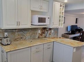 3040 Lake Shore Dr PH2, Riviera Beach FL 33404