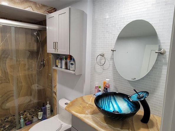 3040 Lake Shore Dr PH2, Riviera Beach FL 33404