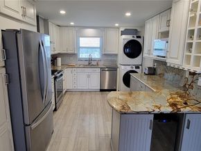 3040 Lake Shore Dr PH2, Riviera Beach FL 33404