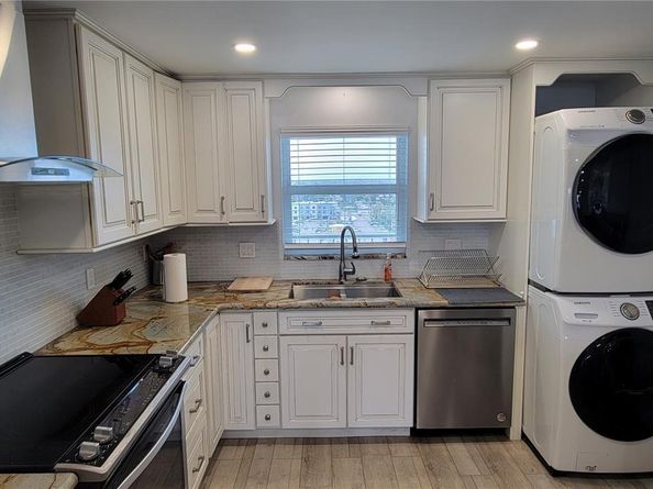 3040 Lake Shore Dr PH2, Riviera Beach FL 33404