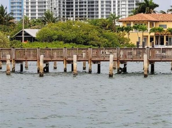 3040 Lake Shore Dr PH2, Riviera Beach FL 33404