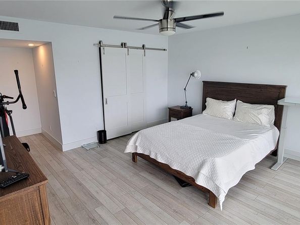 3040 Lake Shore Dr PH2, Riviera Beach FL 33404