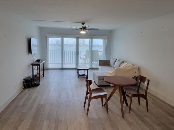 3040 Lake Shore Dr PH2, Riviera Beach FL 33404