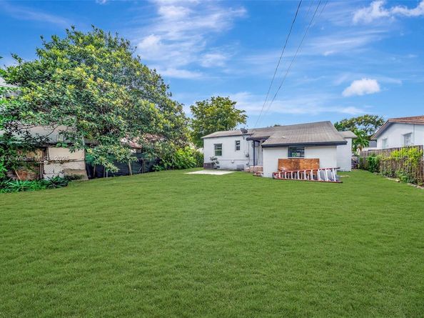 919 NW 76th St, Miami FL 33150