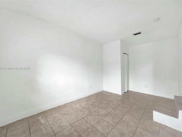 919 NW 76th St, Miami FL 33150