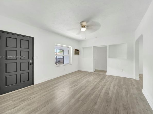 919 NW 76th St, Miami FL 33150