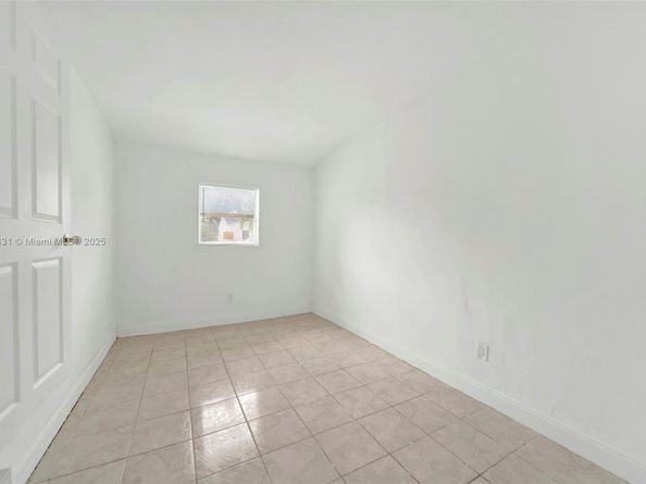 919 NW 76th St, Miami FL 33150