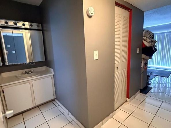 440 E 23rd St 1316, Hialeah FL 33013