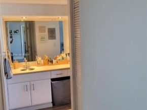 20335 W Country Club Dr PH2, Aventura FL 33180