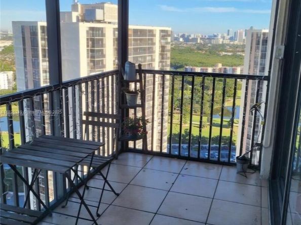 20335 W Country Club Dr PH2, Aventura FL 33180