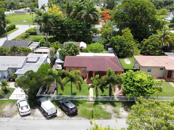 916 NW 3rd Ave, Homestead FL 33030