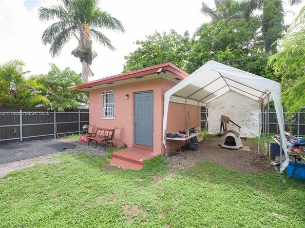 916 NW 3rd Ave, Homestead FL 33030