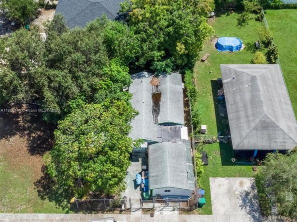 2106 NW 70th St, Miami FL 33147