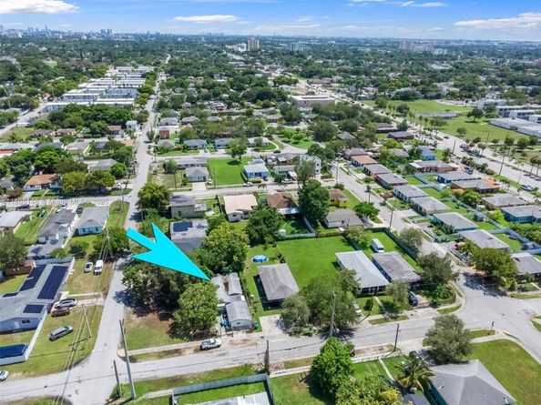 2106 NW 70th St, Miami FL 33147