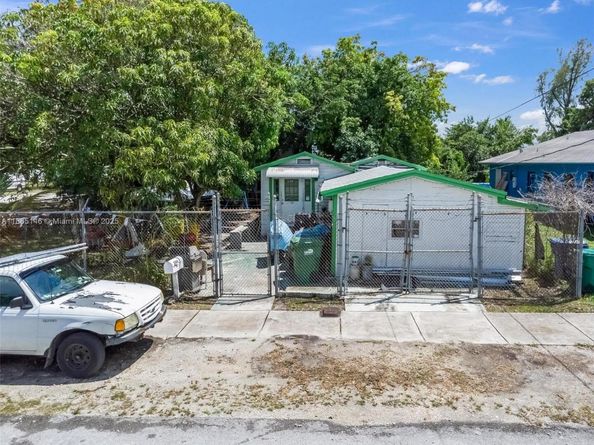 2106 NW 70th St, Miami FL 33147