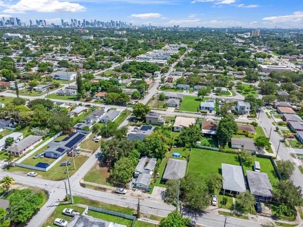 2106 NW 70th St, Miami FL 33147