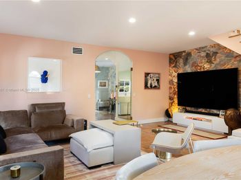 3149 Mary St