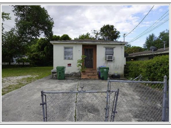 722 / 724 NW 53rd St, Miami FL 33127