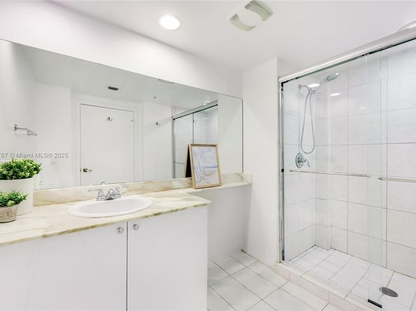 2775 NE 187th St 309, Aventura FL 33180