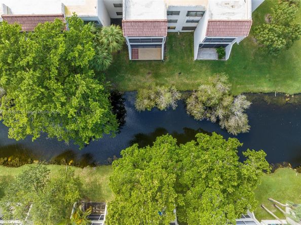 301 Racquet Club Rd 103, Weston FL 33326