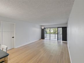 301 Racquet Club Rd 103, Weston FL 33326