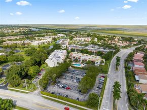 301 Racquet Club Rd 103, Weston FL 33326