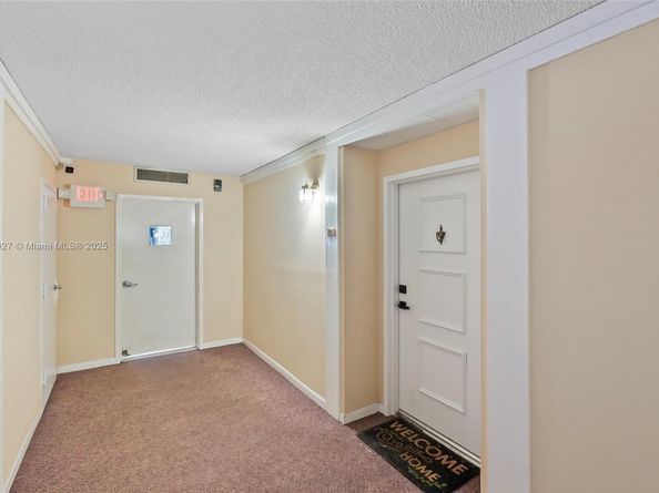 301 Racquet Club Rd 103, Weston FL 33326