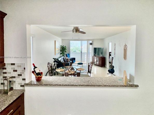 7118 Bonita Dr 405, Miami Beach FL 33141