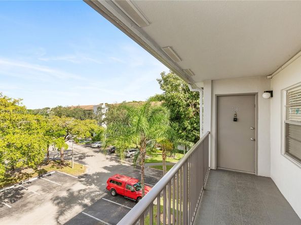 13250 SW 4th Ct 401G, Pembroke Pines FL 33027