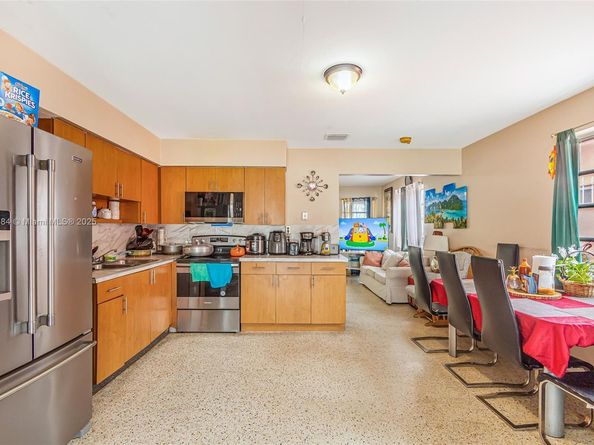 3347 SW 24th St, Miami FL 33145