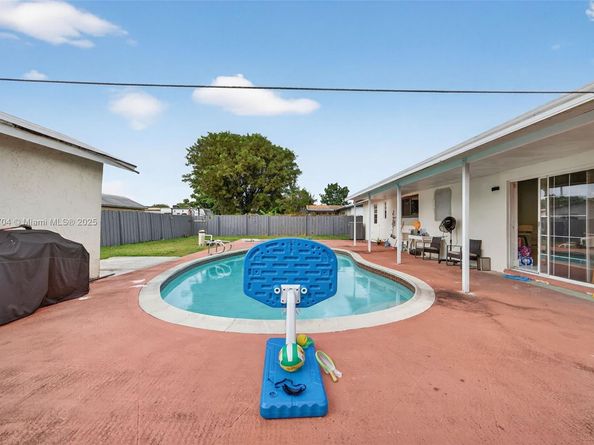 11930 SW 199th St, Miami FL 33177