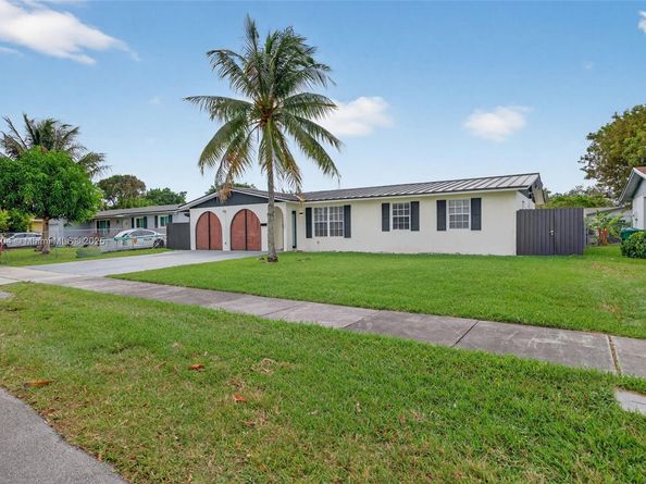 11930 SW 199th St, Miami FL 33177