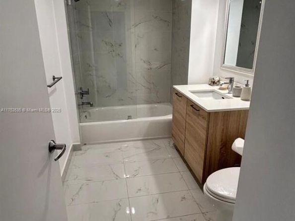 16385 Biscayne Blvd 1002, North Miami Beach FL 33160