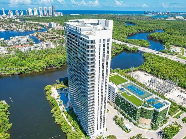 16385 Biscayne Blvd 1002, North Miami Beach FL 33160