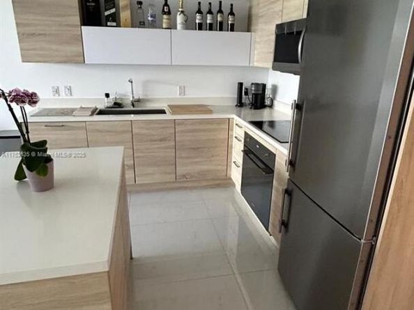 16385 Biscayne Blvd 1002, North Miami Beach FL 33160
