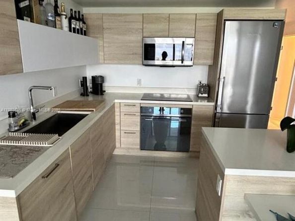 16385 Biscayne Blvd 1002, North Miami Beach FL 33160