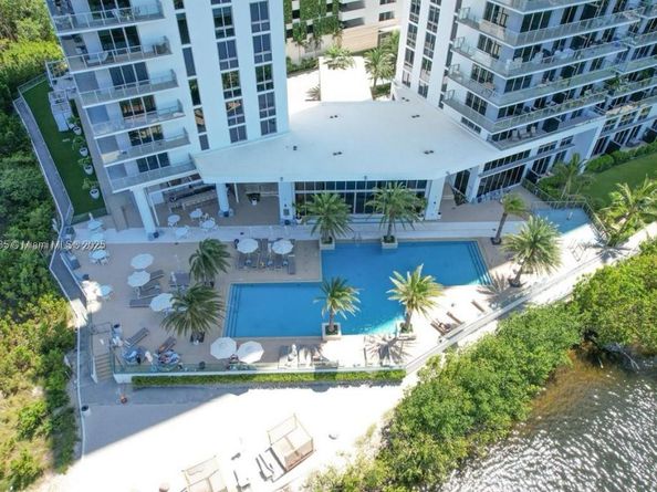 16385 Biscayne Blvd 1002, North Miami Beach FL 33160